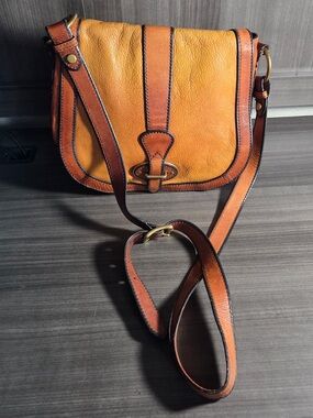 Fossil Classic Saddle Crossbody Bag in Tan and Brown